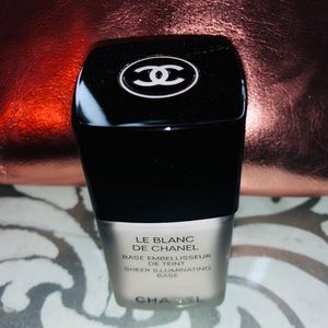 Le blanc de Chanel Face primer, pores under makeup